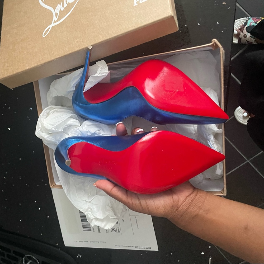 Metallic blue red bottom pumps